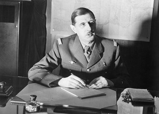 De Gaulle : « Moi, général de Gaulle, actuellement à Londres, j’invite les officiers et les soldats français... »