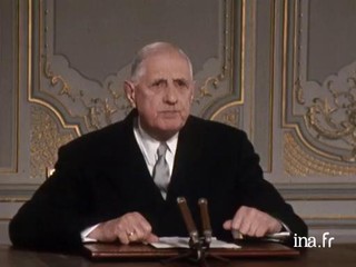 De Gaulle trente ans que j'ai affaire à l'histoire, il m'est arrivé quelquefois de me demander si je ne devais pas la quitter