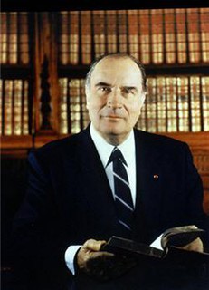 Mitterrand : « L'homme de droite honnête parle de la liberté comme d'un axiome de droit public... »