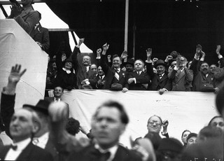 « Donner du pain aux travailleurs, du travail à la jeunesse, et au monde la grande paix humaine. »